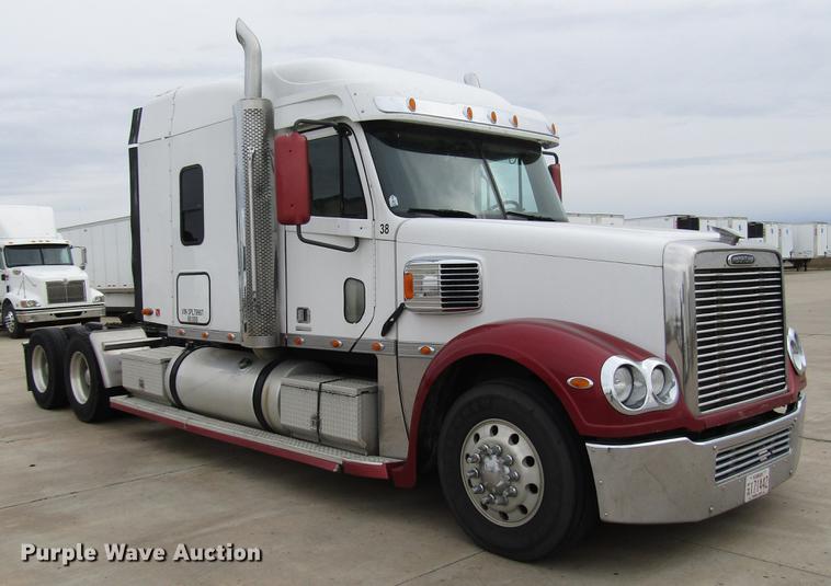 image for item DD3786 2003 Freightliner Coronado semi truck