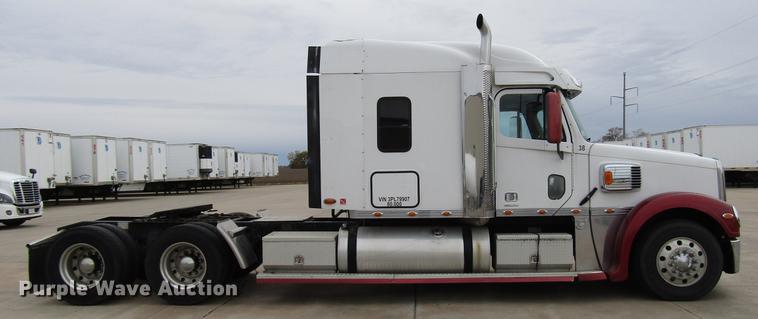 image for item DD3786 2003 Freightliner Coronado semi truck