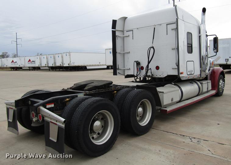 image for item DD3786 2003 Freightliner Coronado semi truck