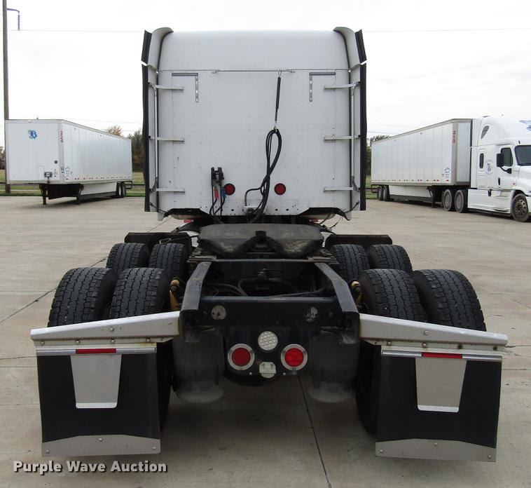 image for item DD3786 2003 Freightliner Coronado semi truck