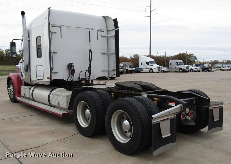 image for item DD3786 2003 Freightliner Coronado semi truck