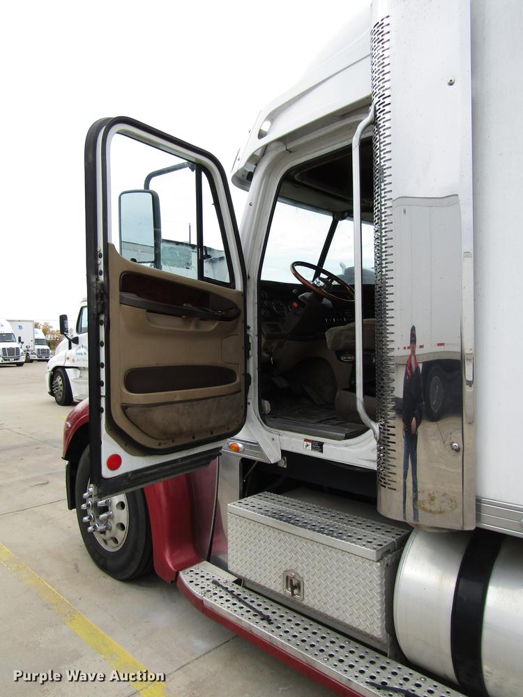 image for item DD3786 2003 Freightliner Coronado semi truck