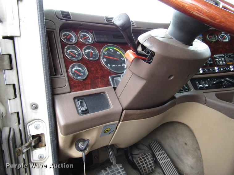 image for item DD3786 2003 Freightliner Coronado semi truck