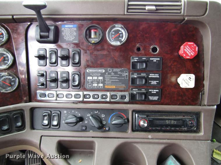 image for item DD3786 2003 Freightliner Coronado semi truck