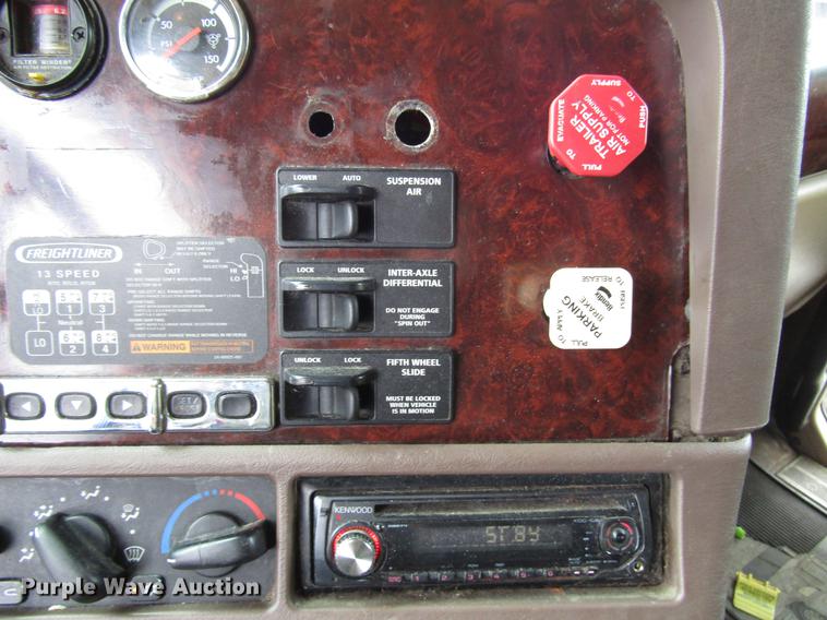 image for item DD3786 2003 Freightliner Coronado semi truck