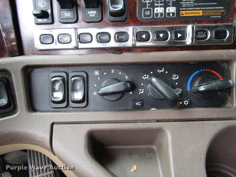 image for item DD3786 2003 Freightliner Coronado semi truck