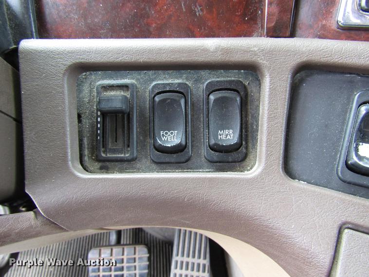 image for item DD3786 2003 Freightliner Coronado semi truck