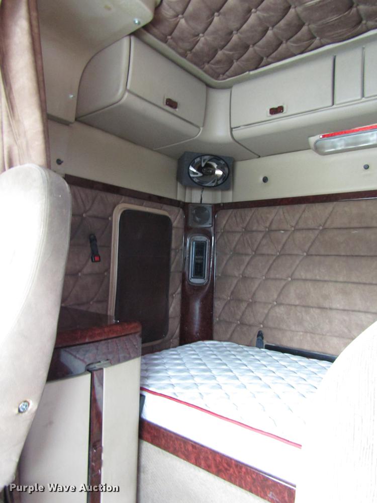 image for item DD3786 2003 Freightliner Coronado semi truck