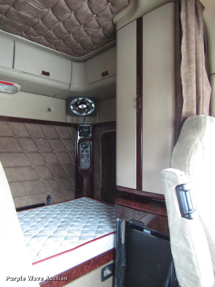 image for item DD3786 2003 Freightliner Coronado semi truck