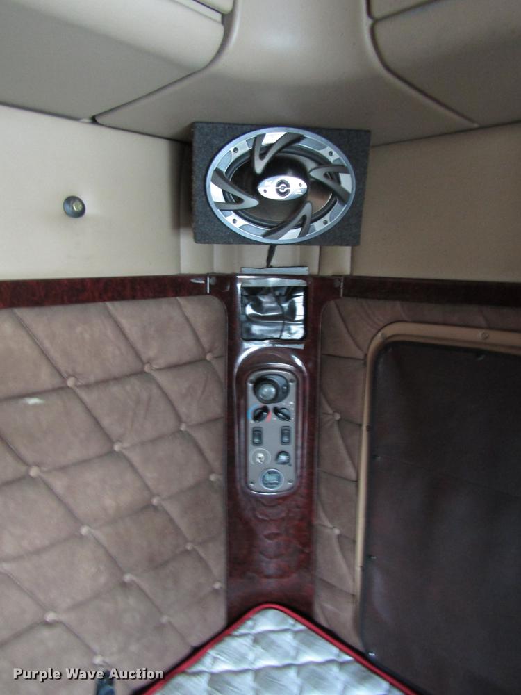 image for item DD3786 2003 Freightliner Coronado semi truck