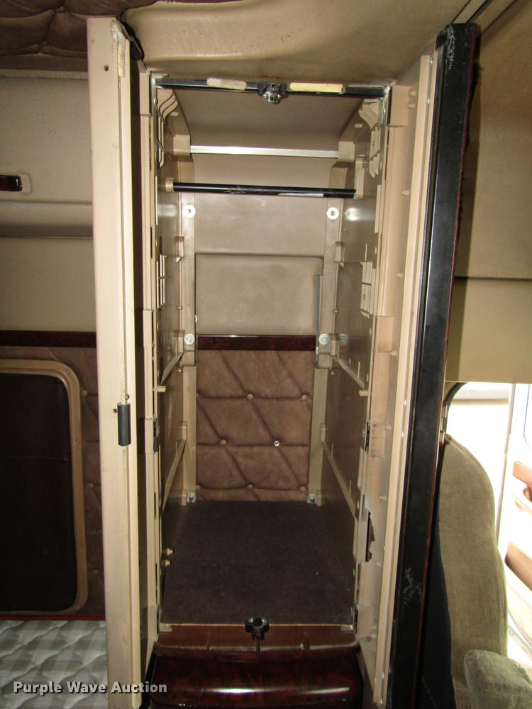 image for item DD3786 2003 Freightliner Coronado semi truck