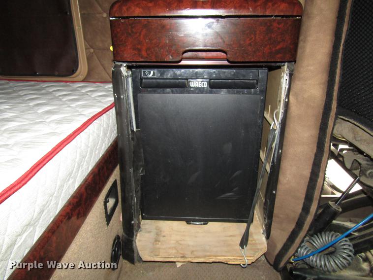 image for item DD3786 2003 Freightliner Coronado semi truck