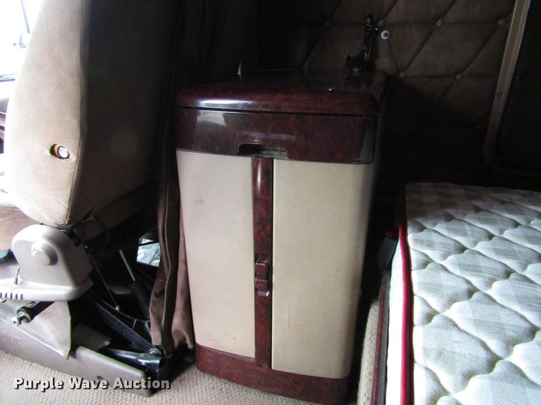 image for item DD3786 2003 Freightliner Coronado semi truck