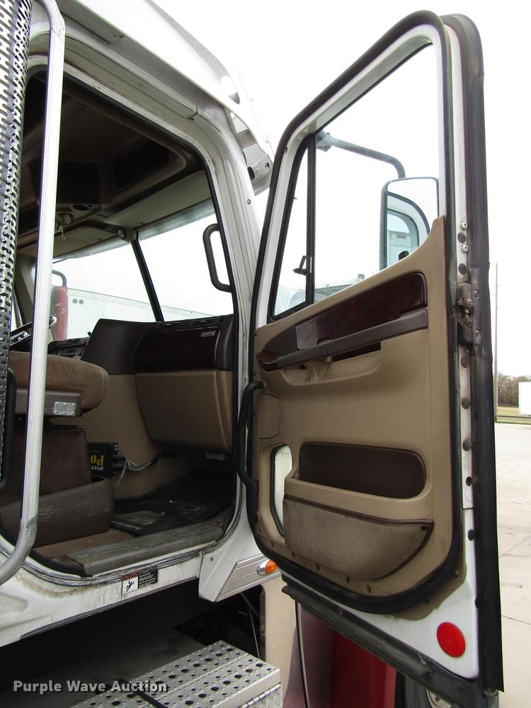 image for item DD3786 2003 Freightliner Coronado semi truck