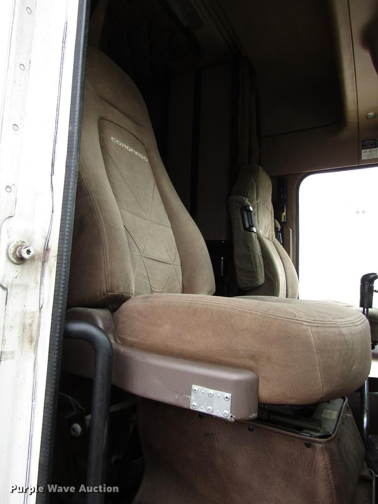 image for item DD3786 2003 Freightliner Coronado semi truck