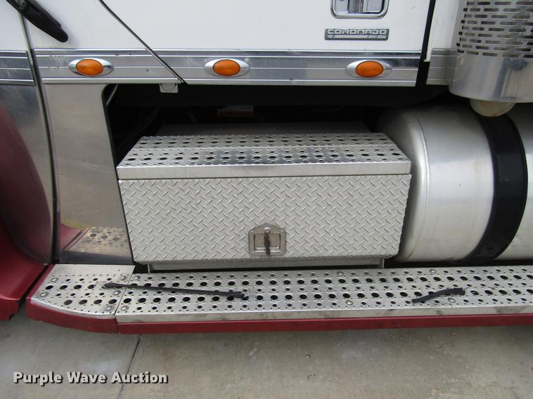 image for item DD3786 2003 Freightliner Coronado semi truck