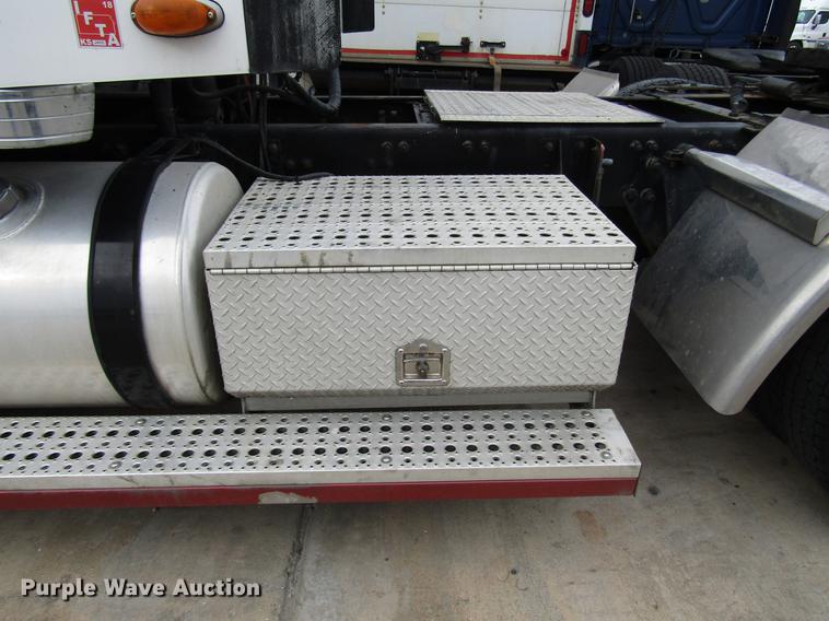 image for item DD3786 2003 Freightliner Coronado semi truck