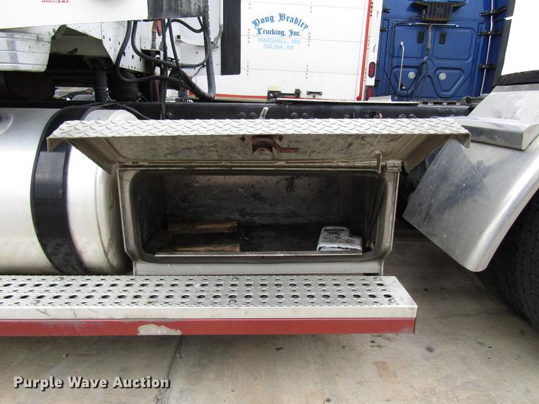 image for item DD3786 2003 Freightliner Coronado semi truck