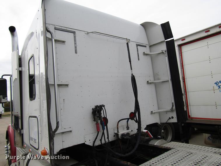 image for item DD3786 2003 Freightliner Coronado semi truck