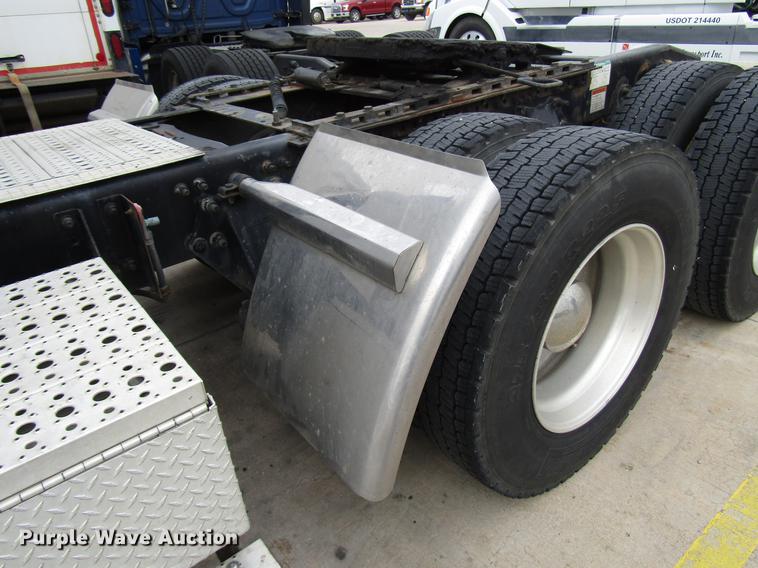 image for item DD3786 2003 Freightliner Coronado semi truck