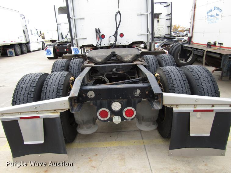 image for item DD3786 2003 Freightliner Coronado semi truck