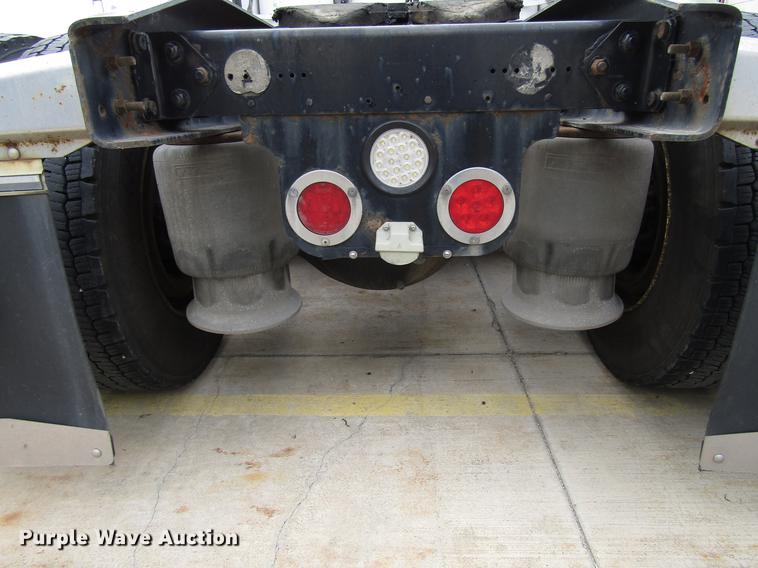 image for item DD3786 2003 Freightliner Coronado semi truck