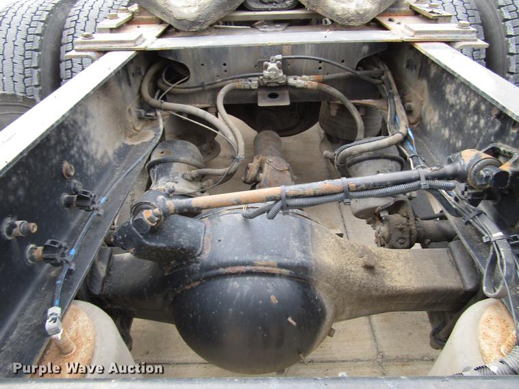 image for item DD3786 2003 Freightliner Coronado semi truck