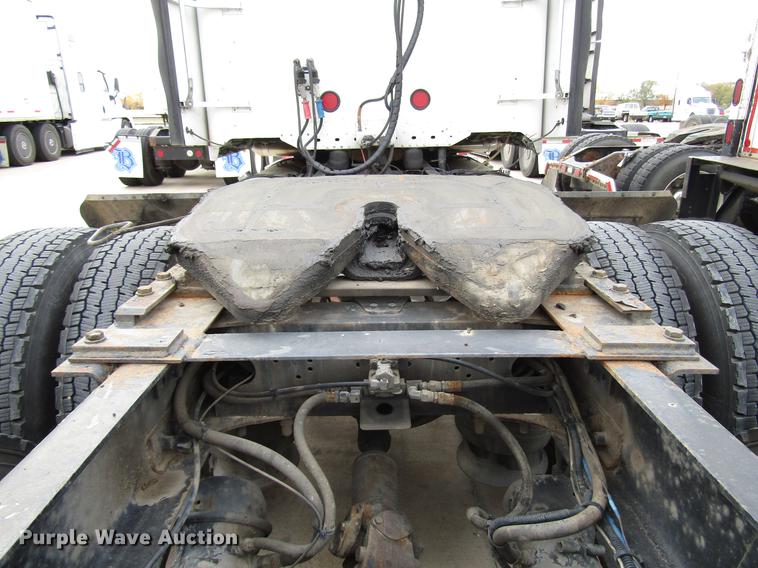 image for item DD3786 2003 Freightliner Coronado semi truck