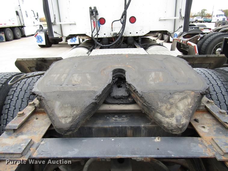 image for item DD3786 2003 Freightliner Coronado semi truck