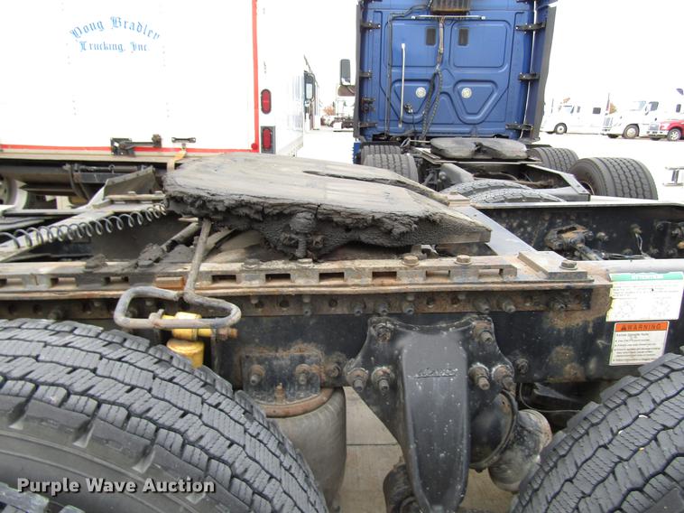 image for item DD3786 2003 Freightliner Coronado semi truck