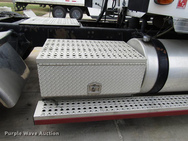 image for item DD3786 2003 Freightliner Coronado semi truck