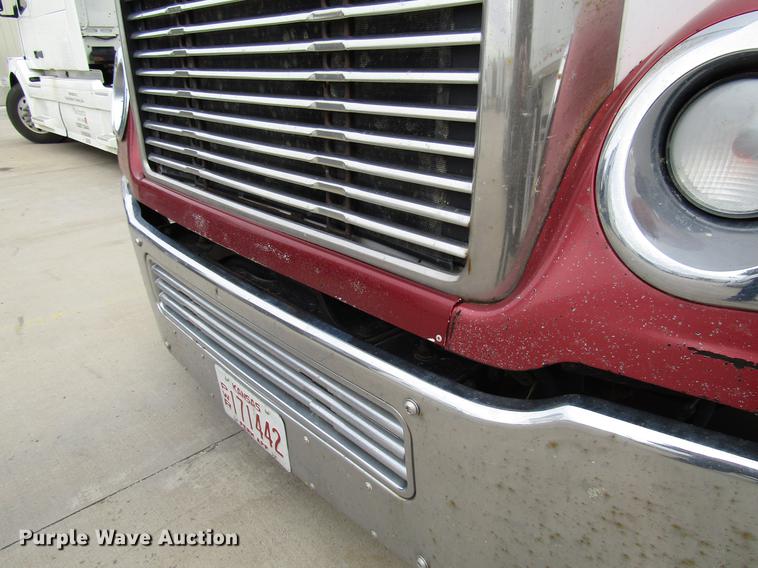 image for item DD3786 2003 Freightliner Coronado semi truck