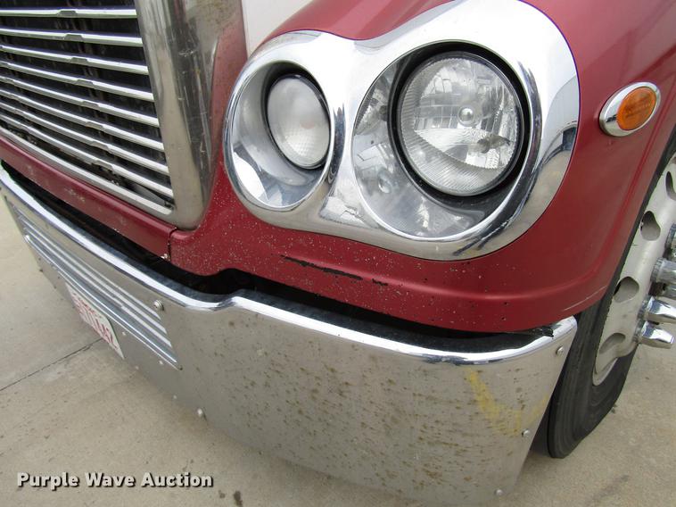 image for item DD3786 2003 Freightliner Coronado semi truck