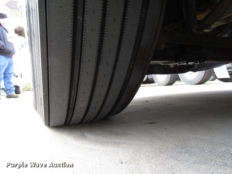 image for item DD3786 2003 Freightliner Coronado semi truck