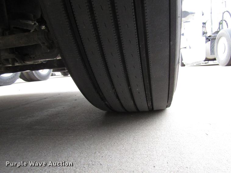 image for item DD3786 2003 Freightliner Coronado semi truck