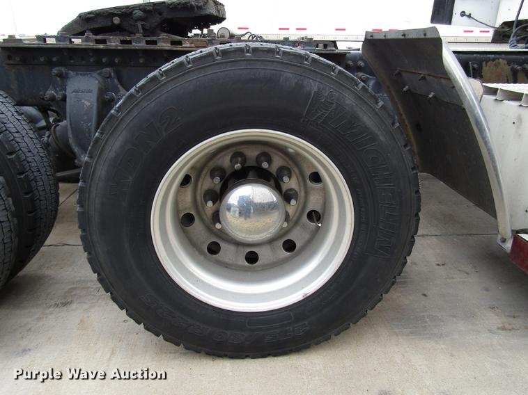 image for item DD3786 2003 Freightliner Coronado semi truck