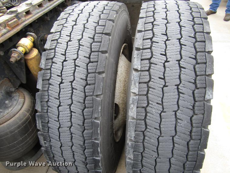 image for item DD3786 2003 Freightliner Coronado semi truck