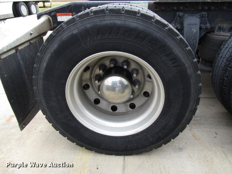 image for item DD3786 2003 Freightliner Coronado semi truck