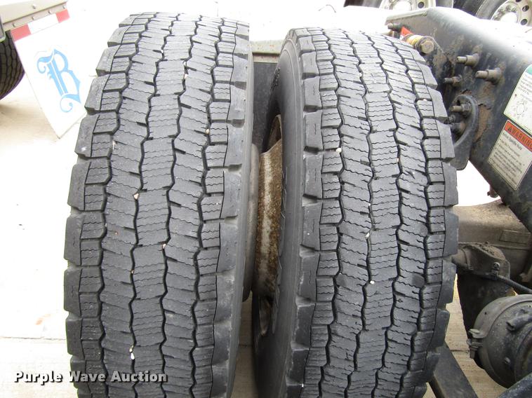 image for item DD3786 2003 Freightliner Coronado semi truck