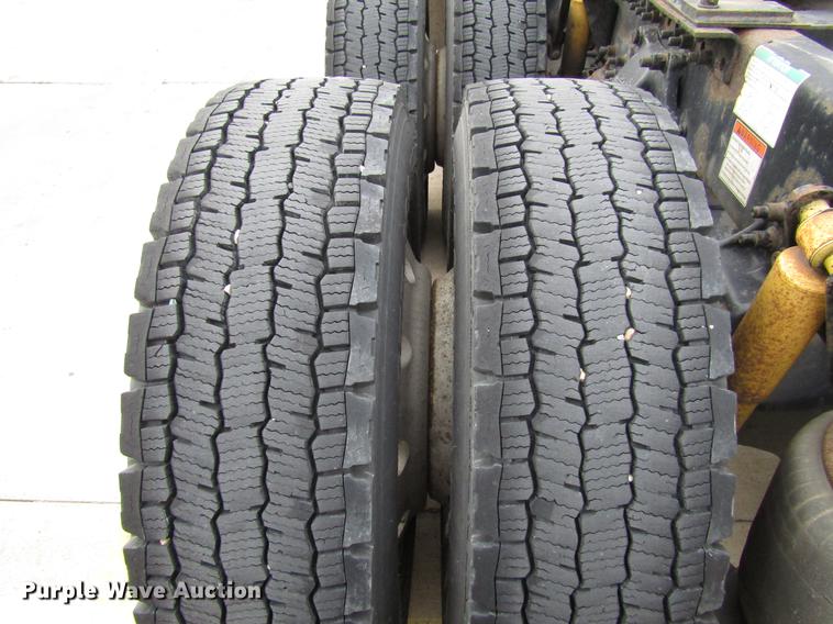 image for item DD3786 2003 Freightliner Coronado semi truck