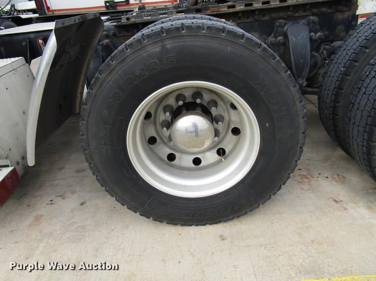 image for item DD3786 2003 Freightliner Coronado semi truck