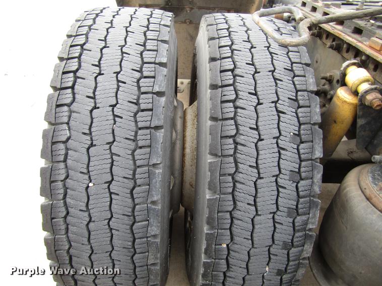 image for item DD3786 2003 Freightliner Coronado semi truck