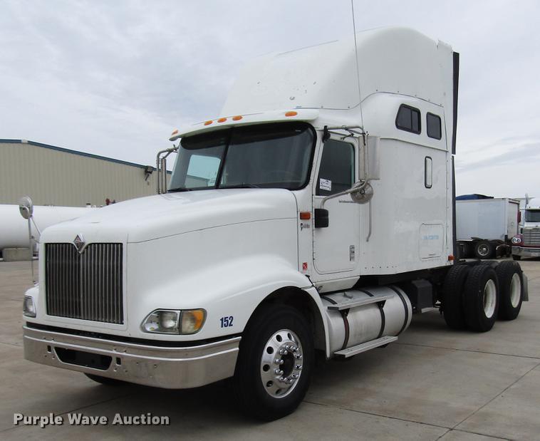 image for item DD3787 2007 International 9400i semi truck