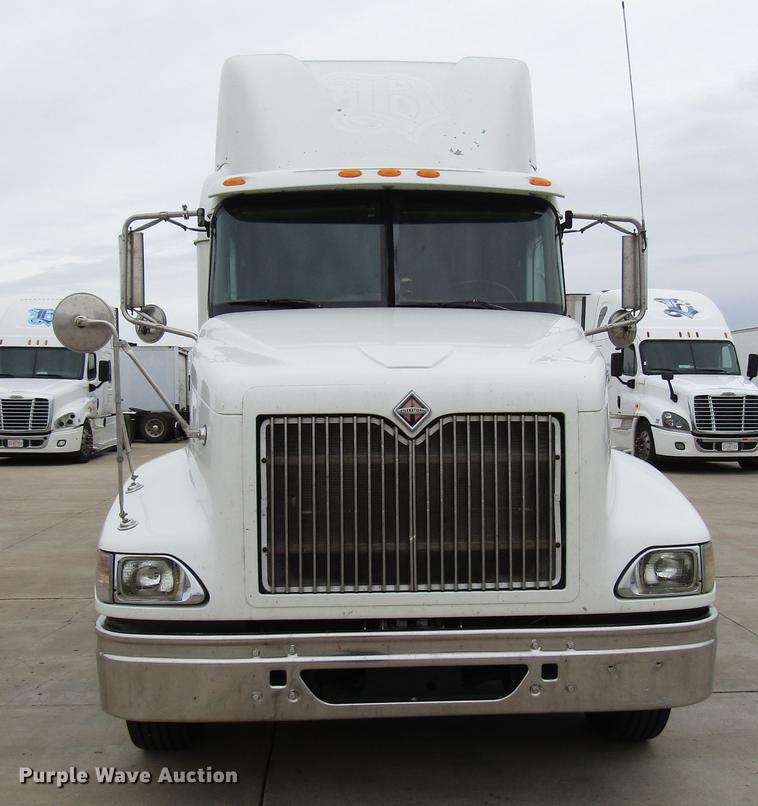 image for item DD3787 2007 International 9400i semi truck