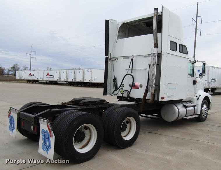 image for item DD3787 2007 International 9400i semi truck