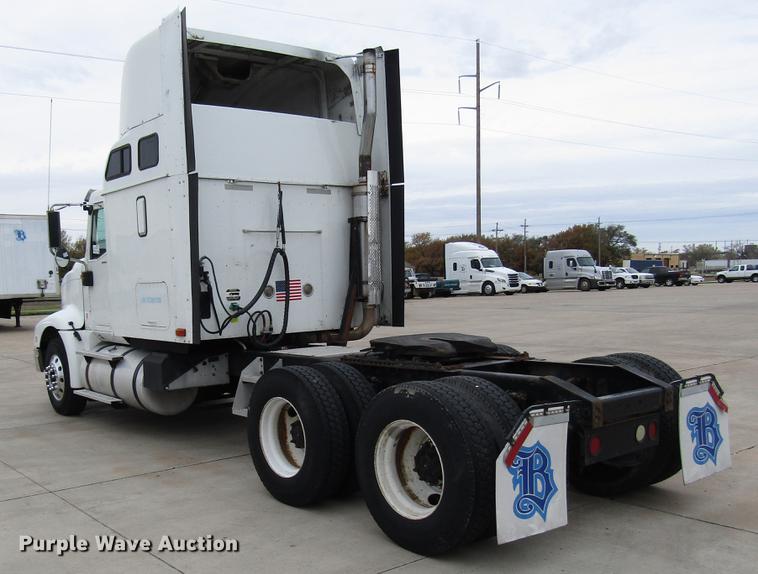 image for item DD3787 2007 International 9400i semi truck