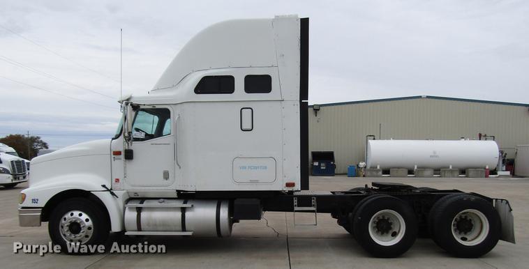 image for item DD3787 2007 International 9400i semi truck