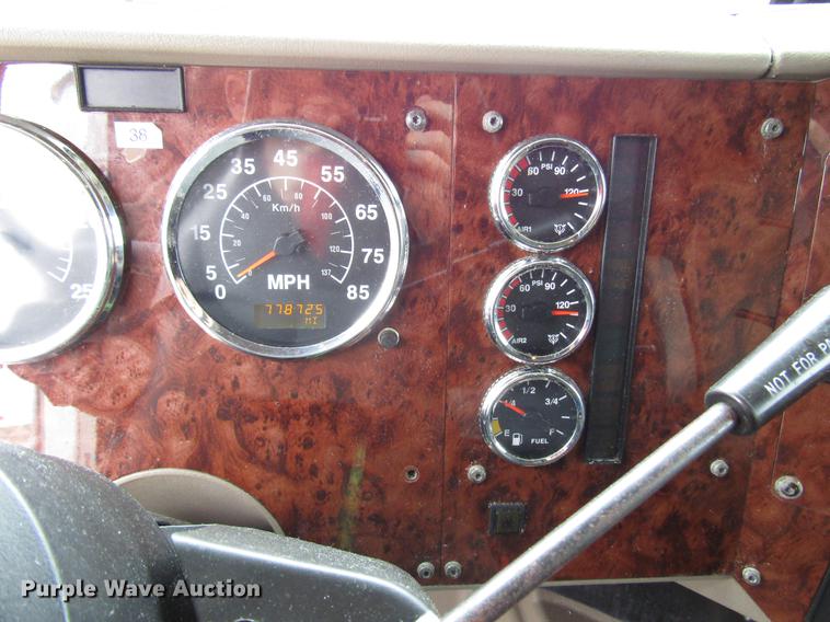 image for item DD3787 2007 International 9400i semi truck