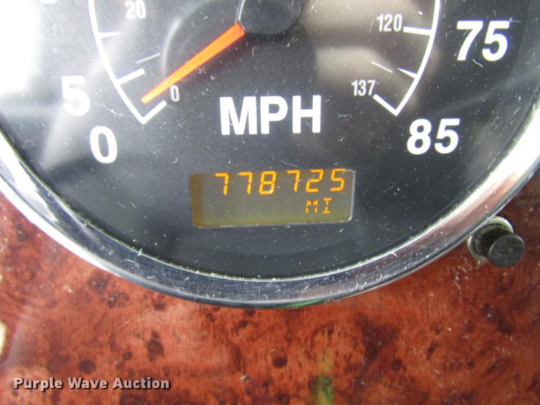 image for item DD3787 2007 International 9400i semi truck