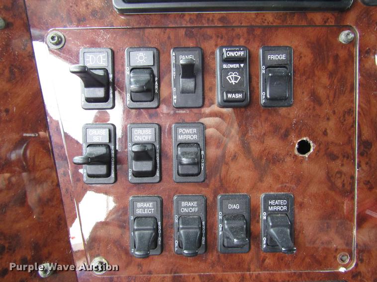 image for item DD3787 2007 International 9400i semi truck